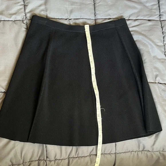 Elegant Black Women's Theory Skirt - Picture 3 of 4